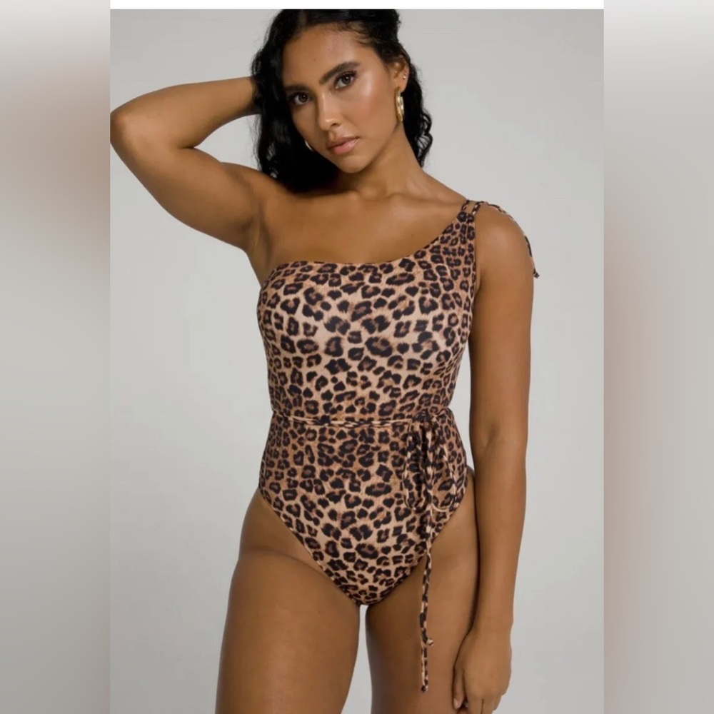 Good American Leopard Print Hot shoulder One Piece Swimsuit size 4